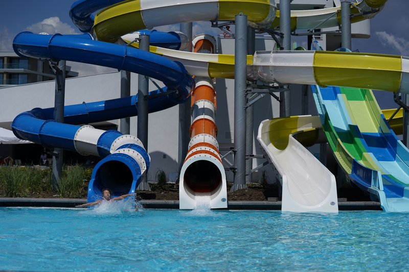 Wave Resort 11