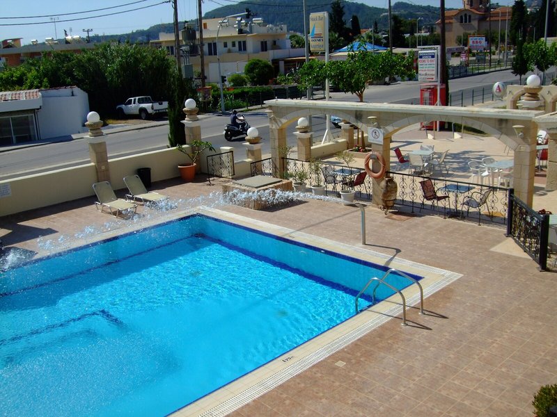 Antonios 13