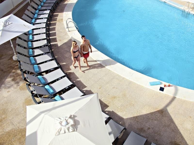 Flamingo Beach Resort 8