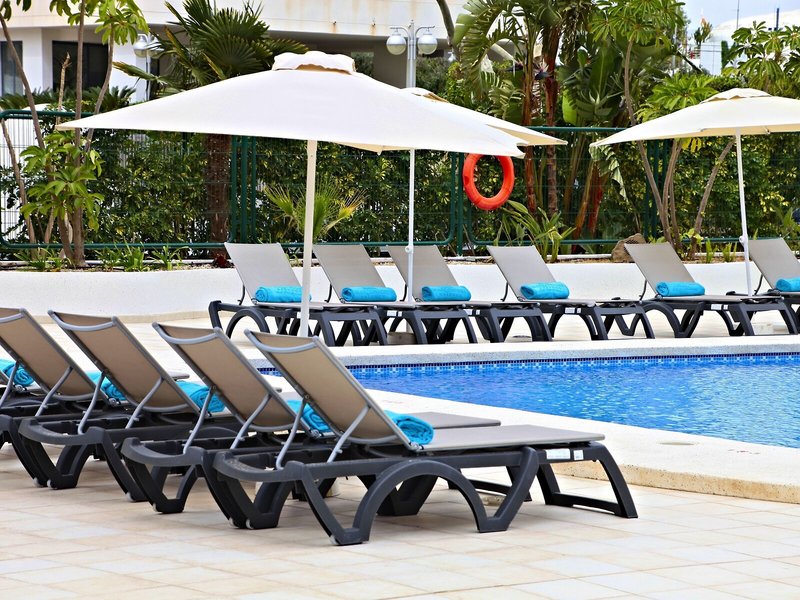 Flamingo Beach Resort 16