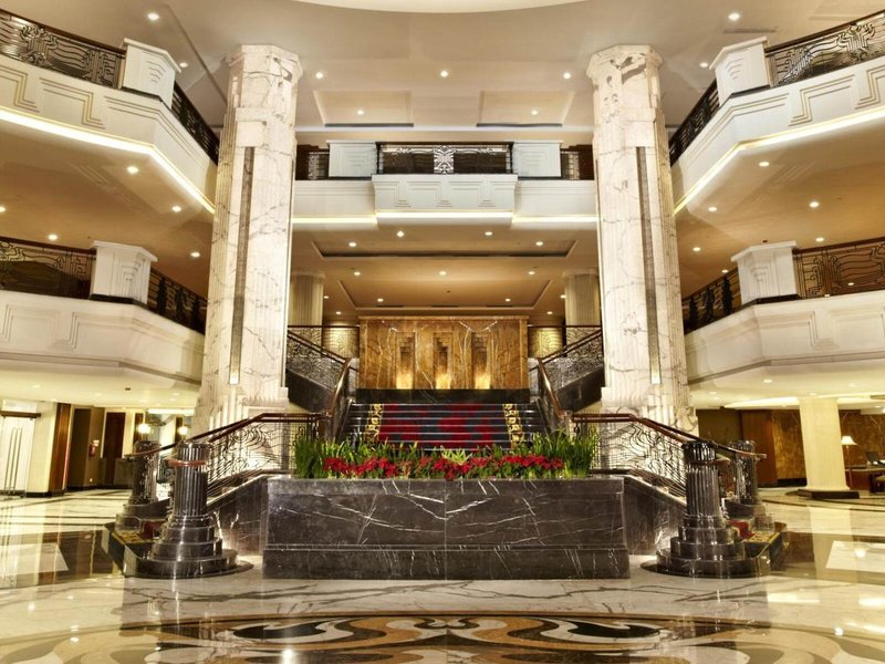 él Royale Hotel Bandung 5
