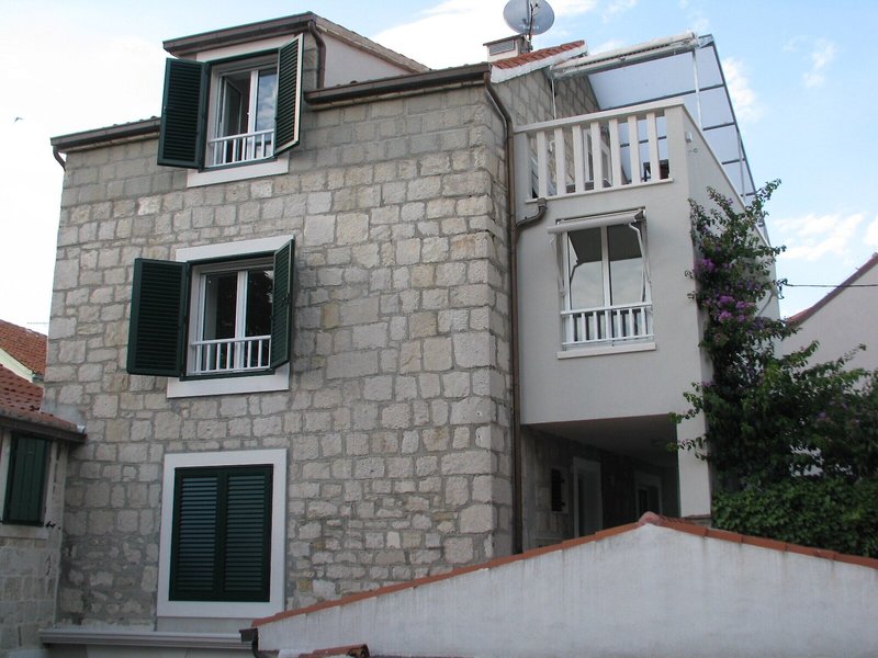 Split Center Suites 1