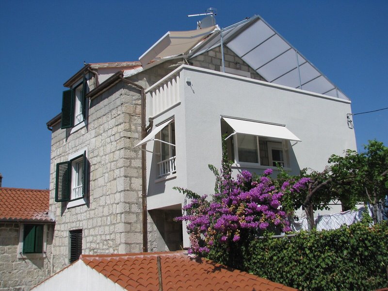 Split Center Suites 2