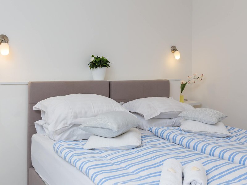 Split Center Suites 7