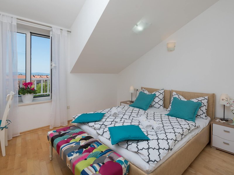 Split Center Suites 12