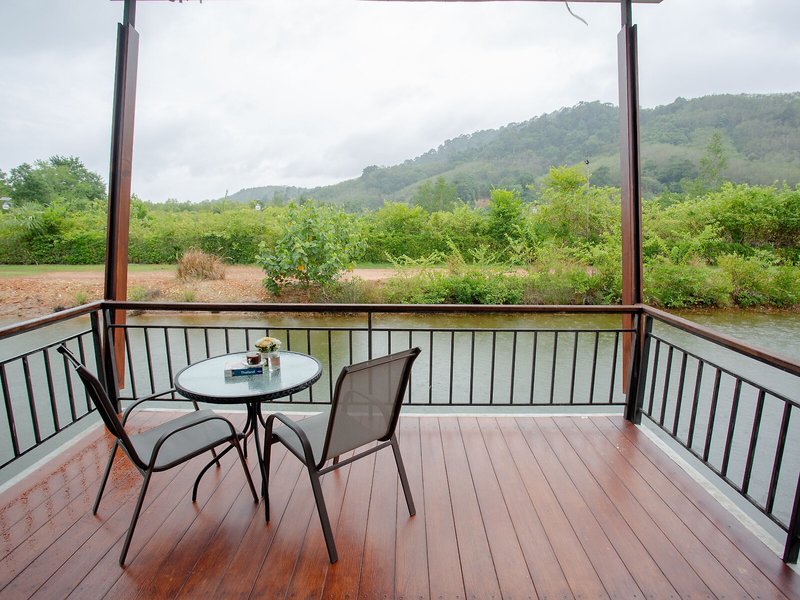 Amantra Lake View Resort 4