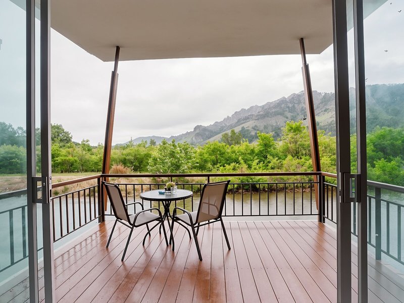 Amantra Lake View Resort 10