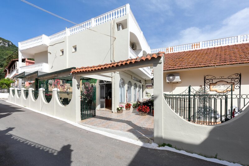 Bella Vista Hotel & Studios 1
