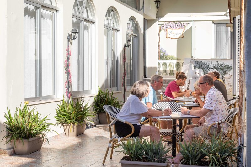 Bella Vista Hotel & Studios 14