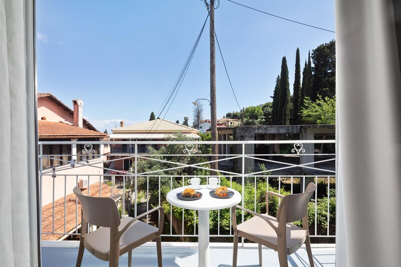 Bella Vista Hotel & Studios 22