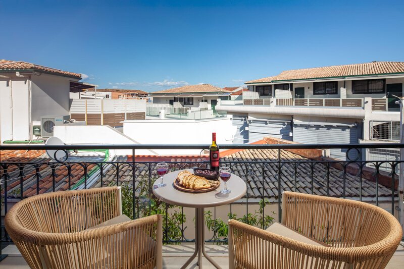Bella Vista Hotel & Studios 23