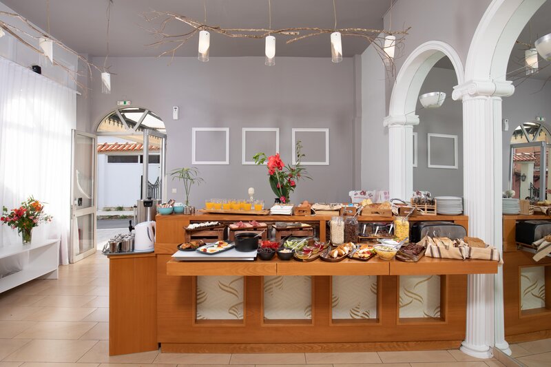 Bella Vista Hotel & Studios 35