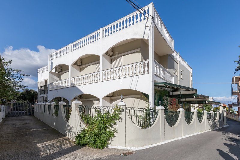 Bella Vista Hotel & Studios 48