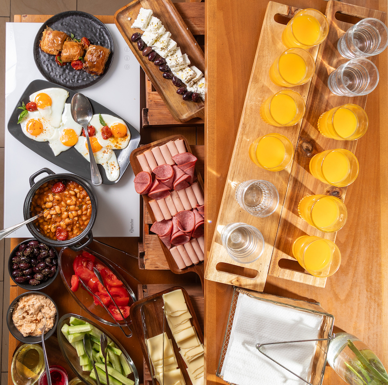 Bella Vista Hotel & Studios 51