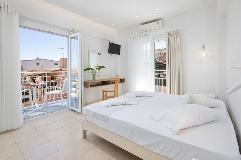 Bella Vista Hotel & Studios 54