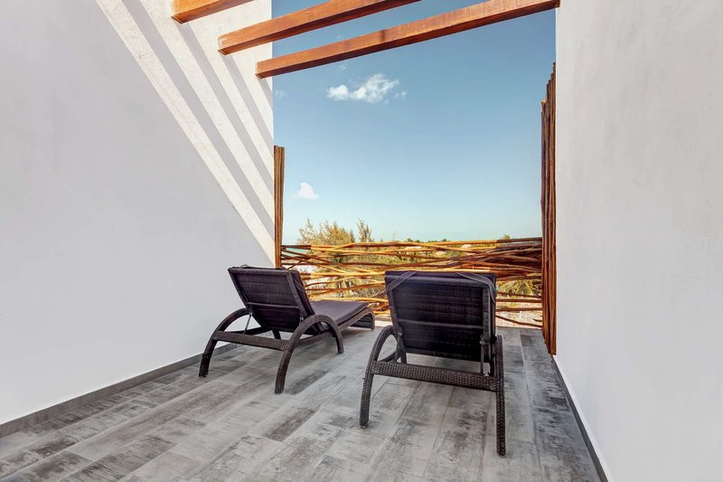 Mystique Blue Boutique Suites 11