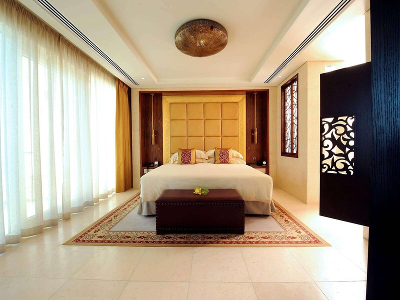 Raffles Dubai 35