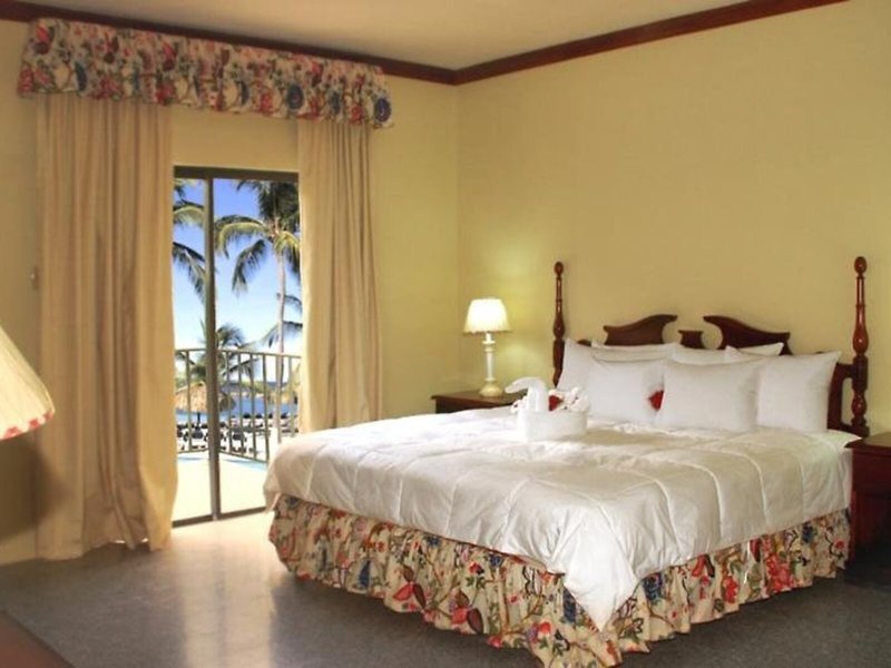 Rooms on the Beach Negril 25