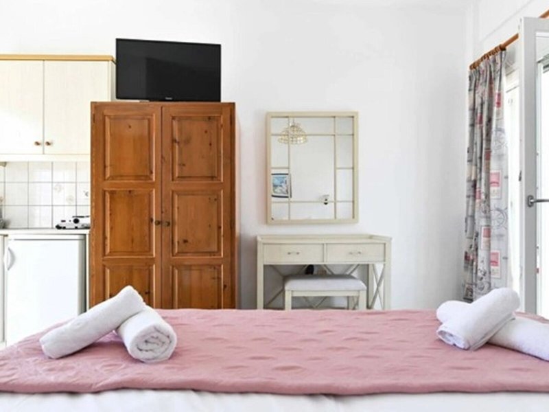 Hara's Apartments & Studios 14
