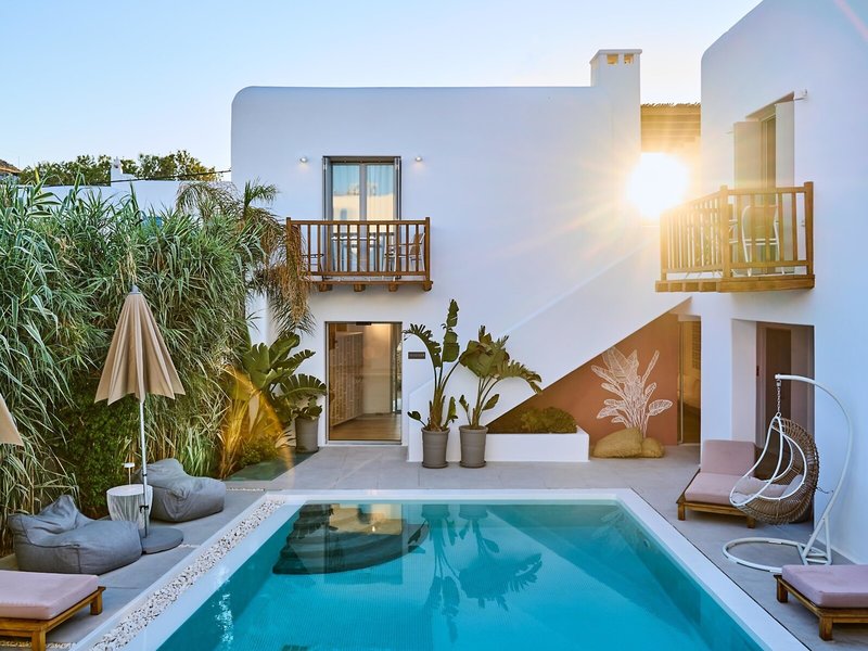 Adorno Beach Hotel & Suites 1