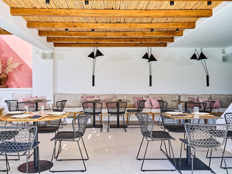 Adorno Beach Hotel & Suites 4