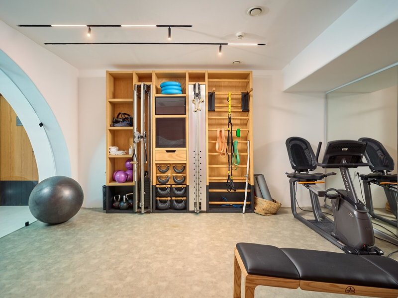 Adorno Beach Hotel & Suites 5