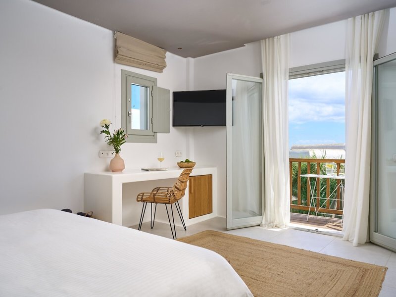 Adorno Beach Hotel & Suites 7