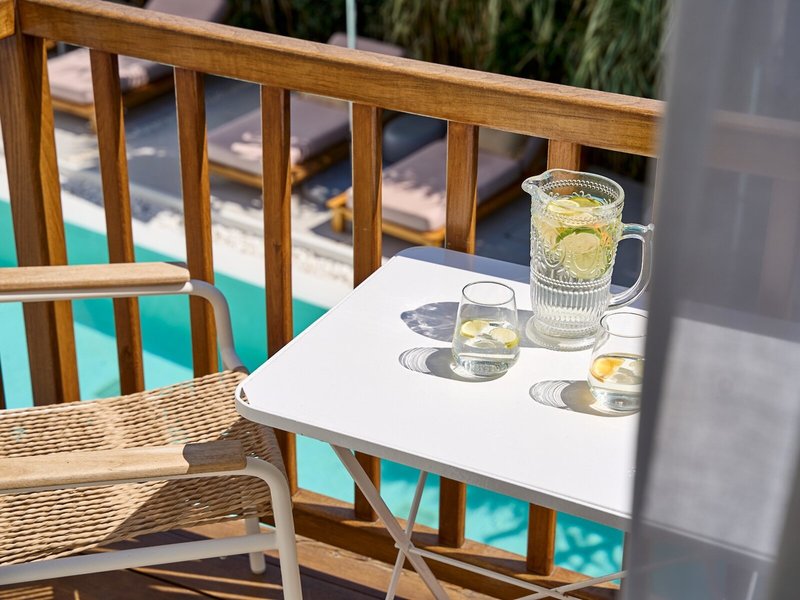 Adorno Beach Hotel & Suites 12