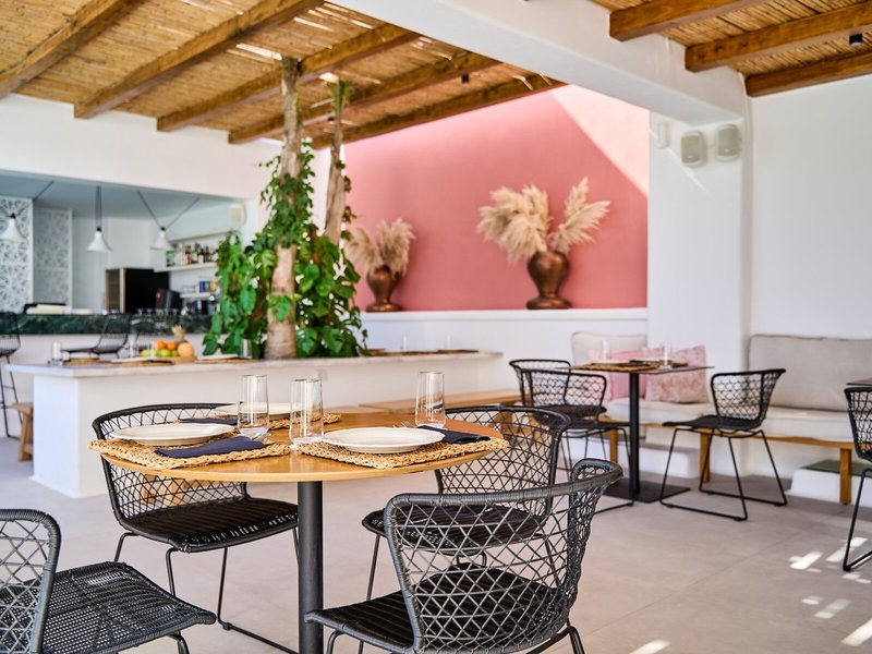 Adorno Beach Hotel & Suites 3
