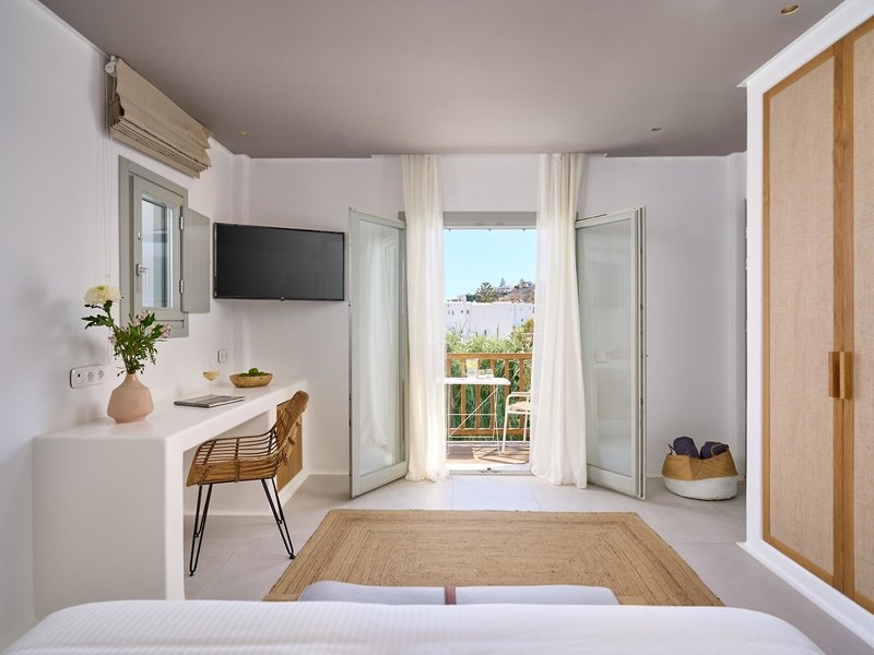 Adorno Beach Hotel & Suites 8