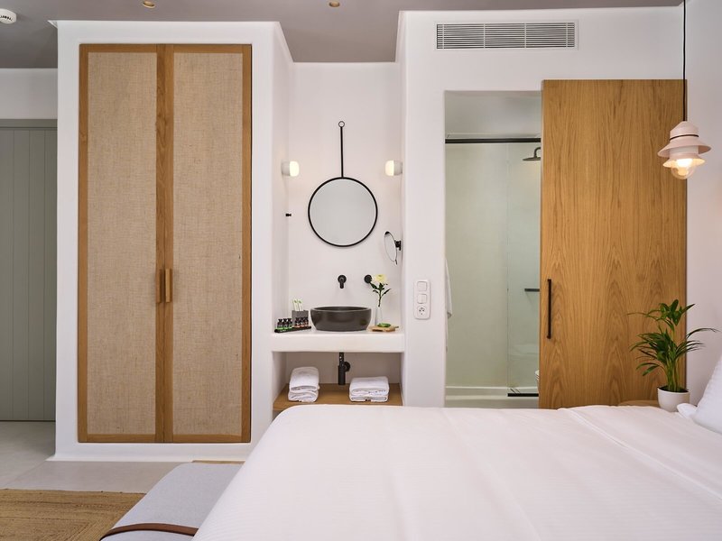 Adorno Beach Hotel & Suites 10
