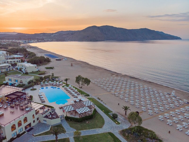 Pilot Beach Resort 9