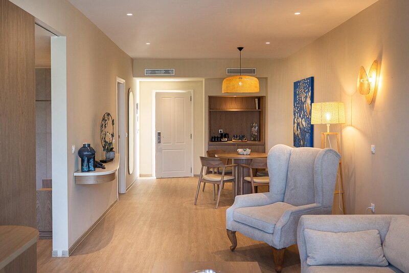 Pilot Beach Resort 51