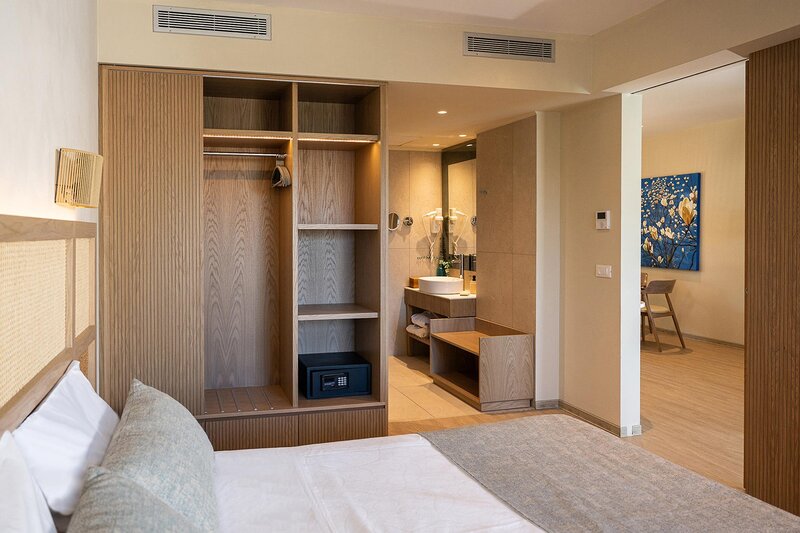 Pilot Beach Resort 51