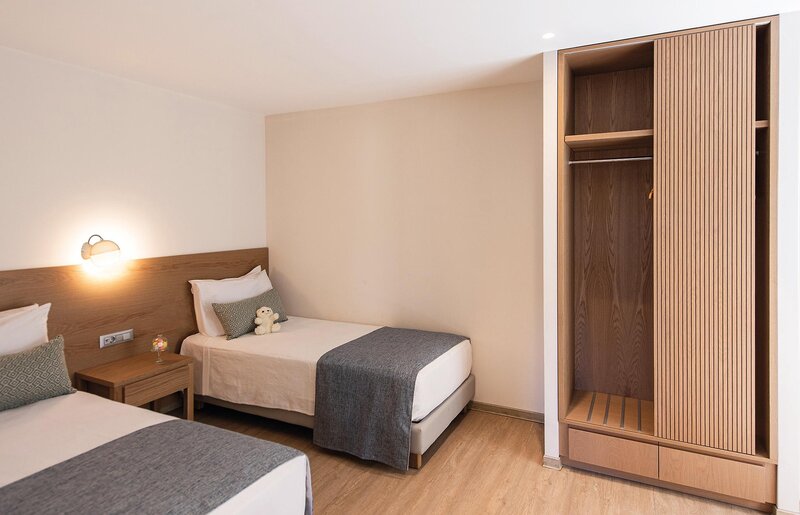Pilot Beach Resort 52