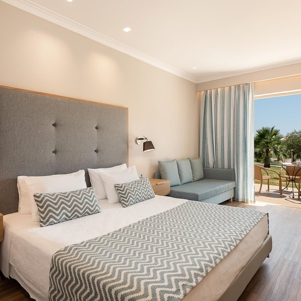 Pilot Beach Resort 83