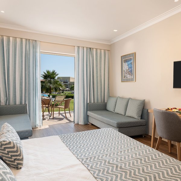 Pilot Beach Resort 89