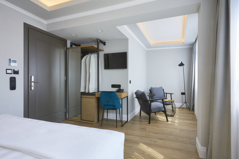 The Artist Athens 10