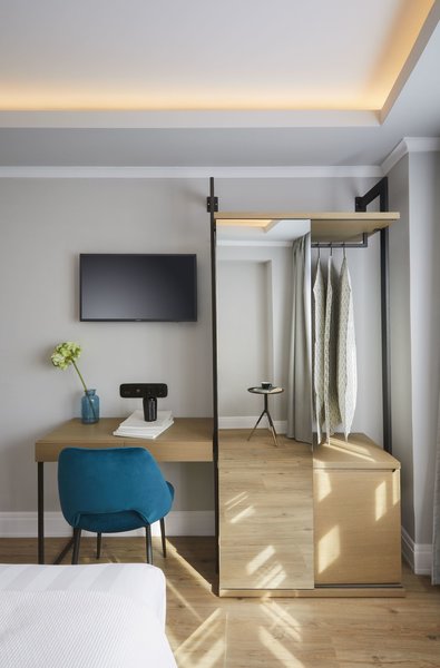 The Artist Athens 13