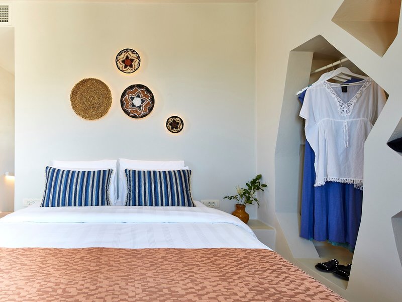 Aeon Suites 38