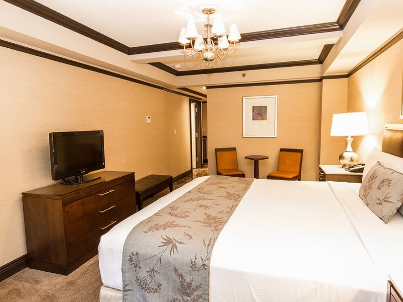 The Belvedere Hotel 33