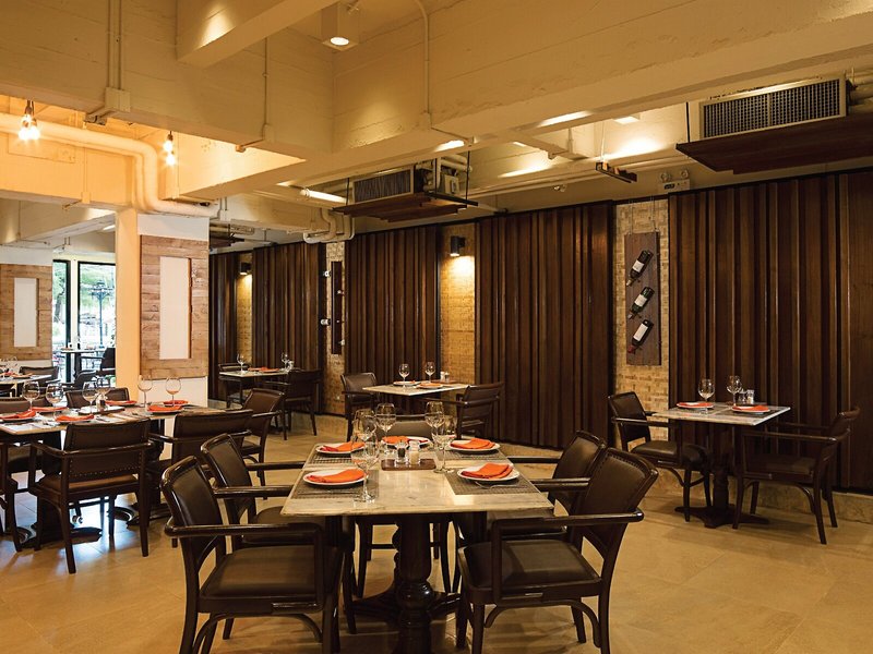 Mövenpick Suriwongse Hotel  8