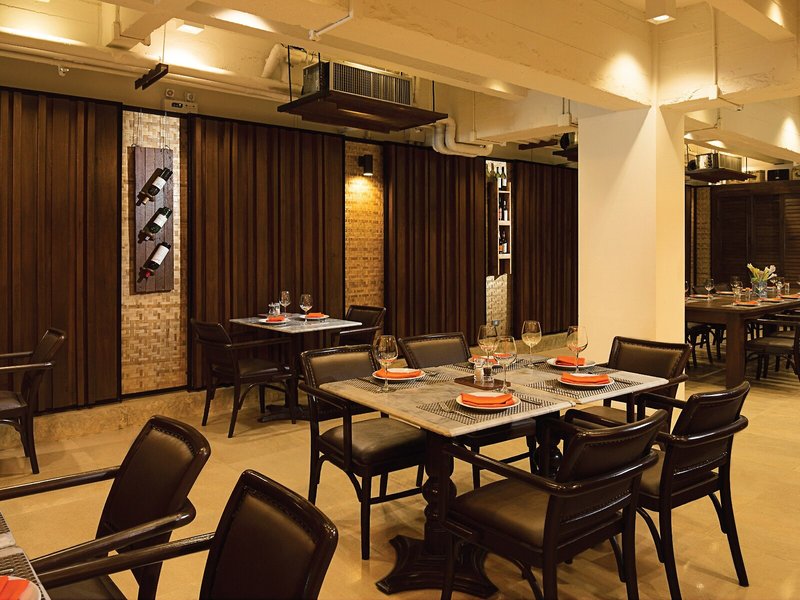 Mövenpick Suriwongse Hotel  10