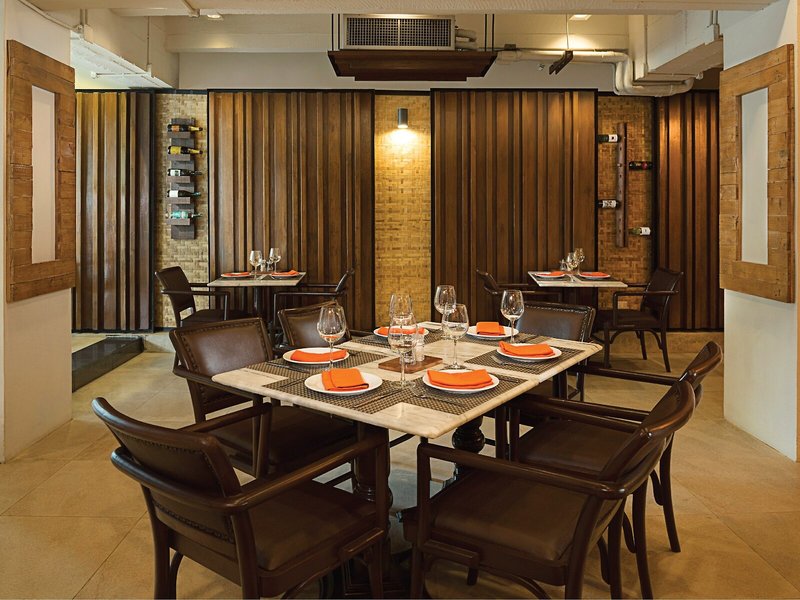 Mövenpick Suriwongse Hotel  11