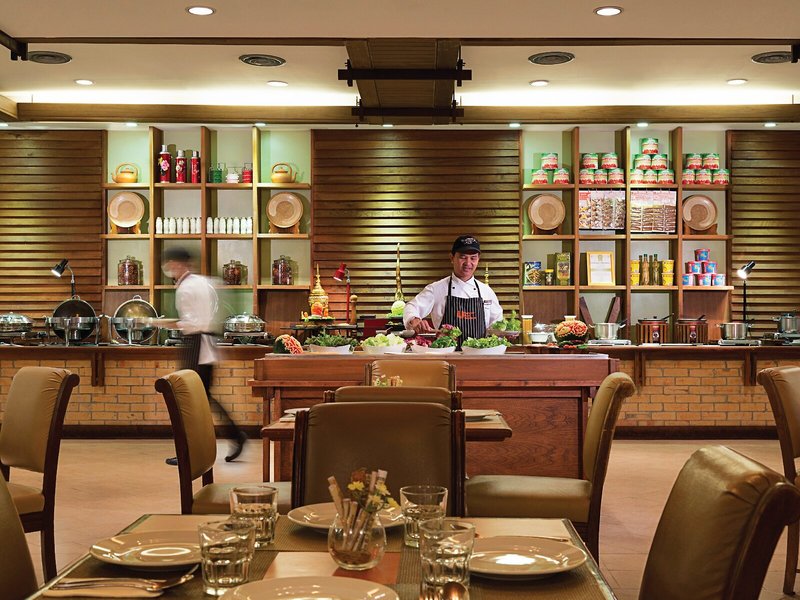 Mövenpick Suriwongse Hotel  14