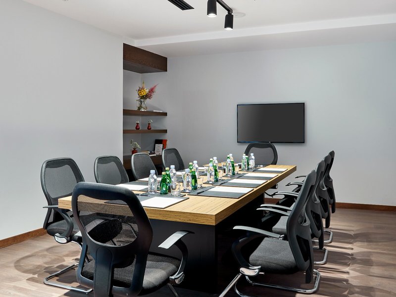 Staybridge Suites Doha Lusail 10
