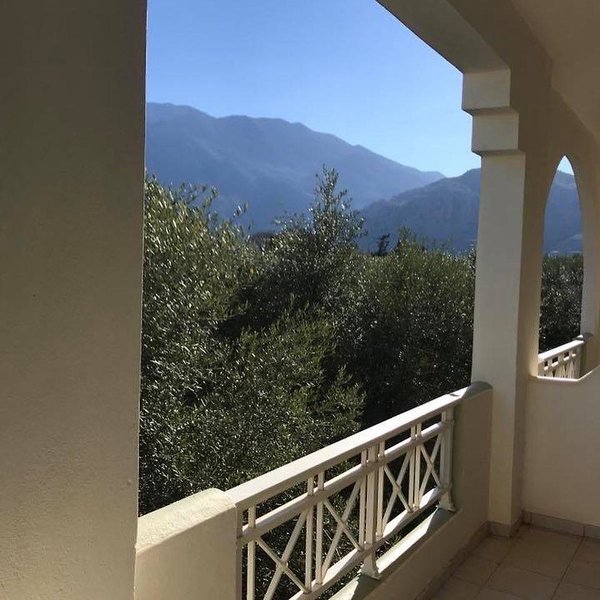 Vardis Olive Garden 25