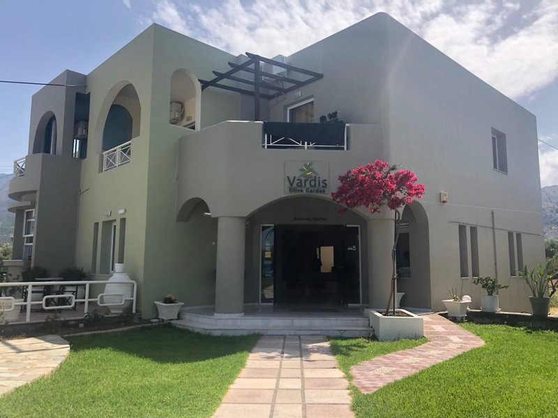 Vardis Olive Garden 42