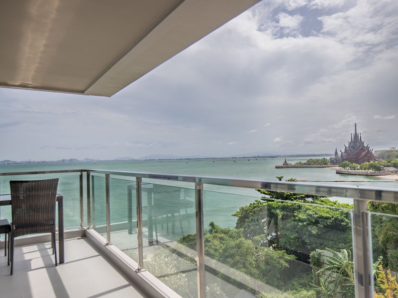 Golden Tulip Pattaya Beach Resort 6