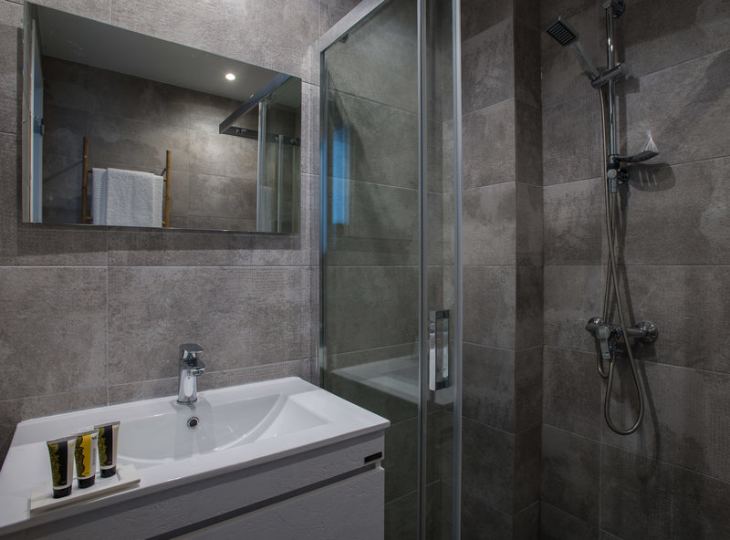 SpotApart Residences 6